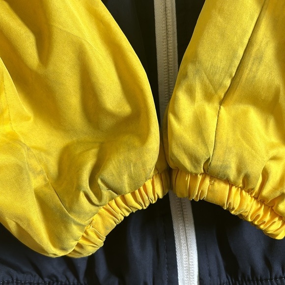 Boys light rain jacket size 7 - Picture 2 of 4